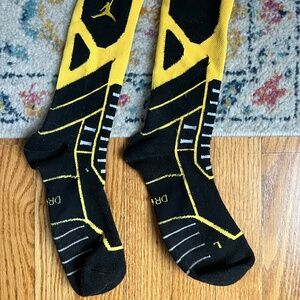 air jordan black and gold dri fit socks basketball